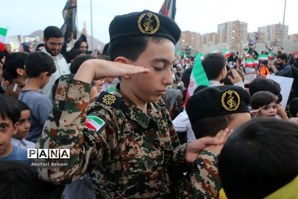 همخوانی سرود سلام فرمانده در میدان مرجعیت قم