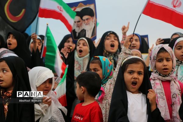 همخوانی سرود سلام فرمانده در میدان مرجعیت قم