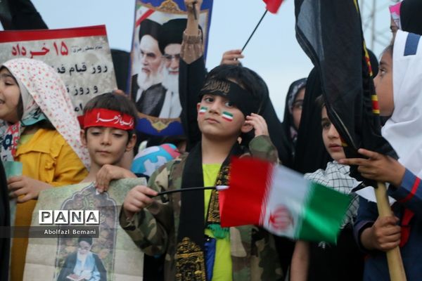 همخوانی سرود سلام فرمانده در میدان مرجعیت قم