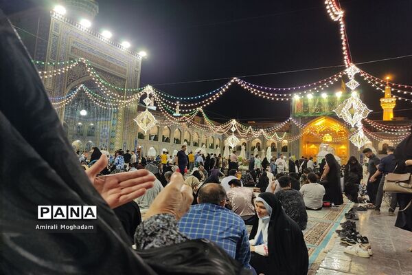 حریم مطهر رضوی در دهه کرامت
