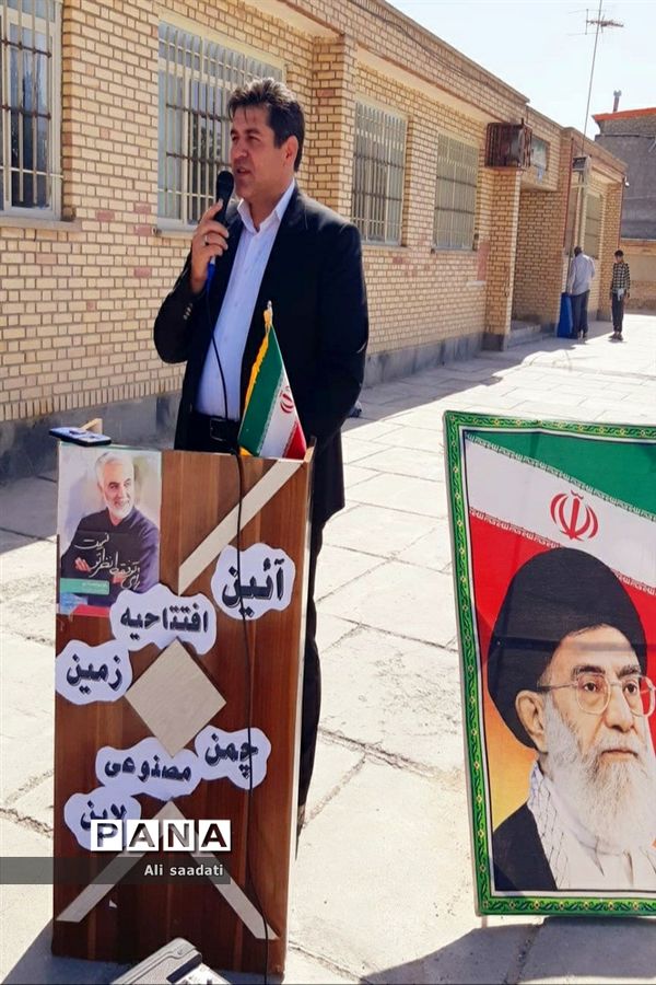 آیین افتتاحیه زمین چمن مصنوعی آموزشگاه شهید ایرانپور شهر لایین (شهرستان کلات)