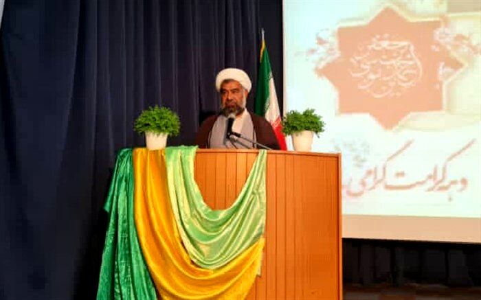 دشمن به دنبال تقدس‌زدایی از اهل‌بیت است