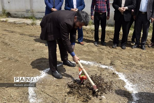 آیین کلنگ‌زنی چمن مصنوعی طرح شهید سلیمانی