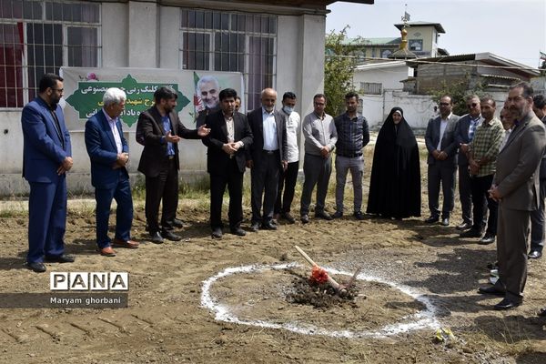 آیین کلنگ‌زنی چمن مصنوعی طرح شهید سلیمانی