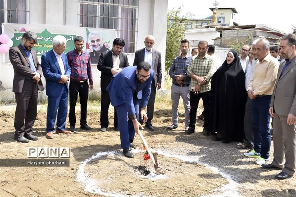 آیین کلنگ‌زنی چمن مصنوعی طرح شهید سلیمانی