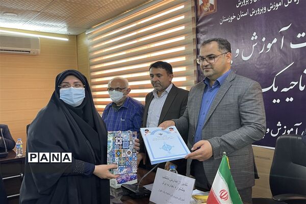 تقدیر از مدیران مدارس منتخب طرح جشنواره تجارب برتر و نوآوری