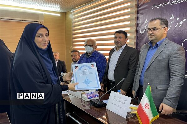 تقدیر از مدیران مدارس منتخب طرح جشنواره تجارب برتر و نوآوری