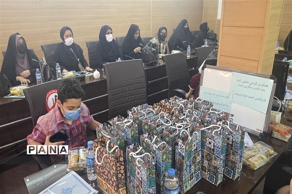 آیین تقدیر از خانواده‌های کوشا در جشنواره رنگین‌کمان ناحیه یک اهواز