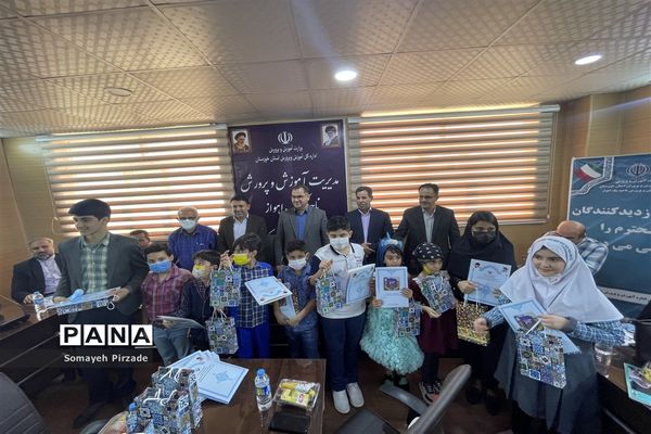 آیین تقدیر از خانواده‌های کوشا در جشنواره رنگین‌کمان ناحیه یک اهواز