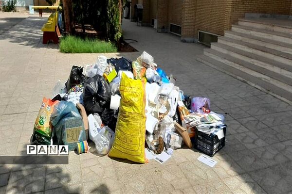 آموزش و فرهنگسازی تفکیک زباله در دبیرستان فرزانگان یزد
