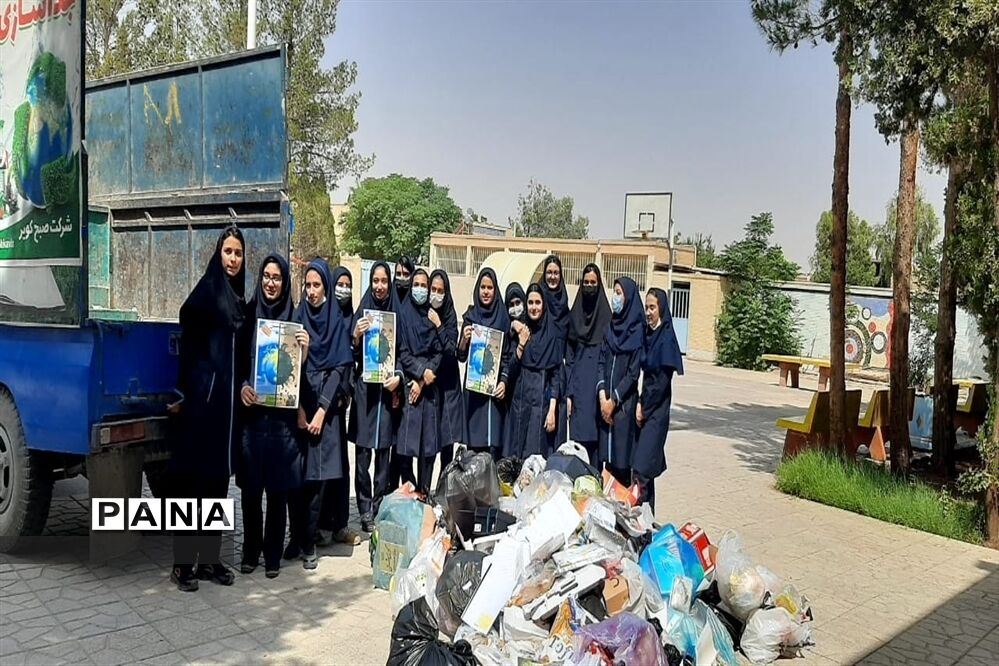 آموزش و فرهنگسازی تفکیک زباله در دبیرستان فرزانگان یزد