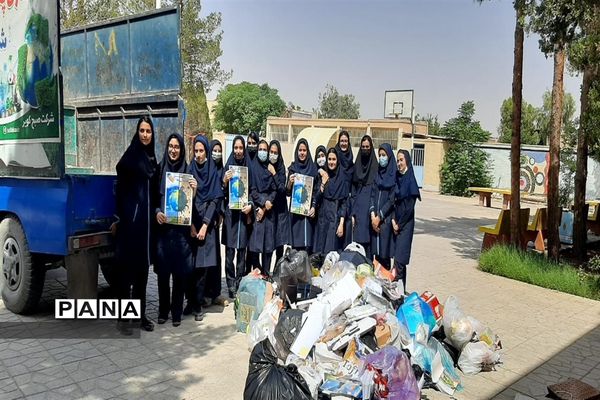 آموزش و فرهنگسازی تفکیک زباله در دبیرستان فرزانگان یزد