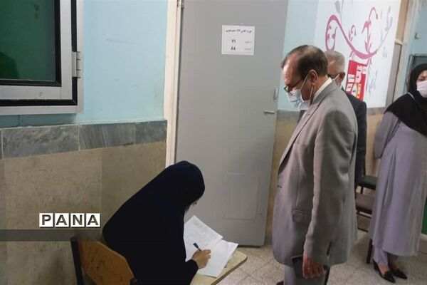 بازدید نماینده مجلس شورای اسلامی شهرستان‌های نظرآباد، ساوجبلاغ، طالقان و چهارباغ  از امتحانات نهایی پایه دوازدهم