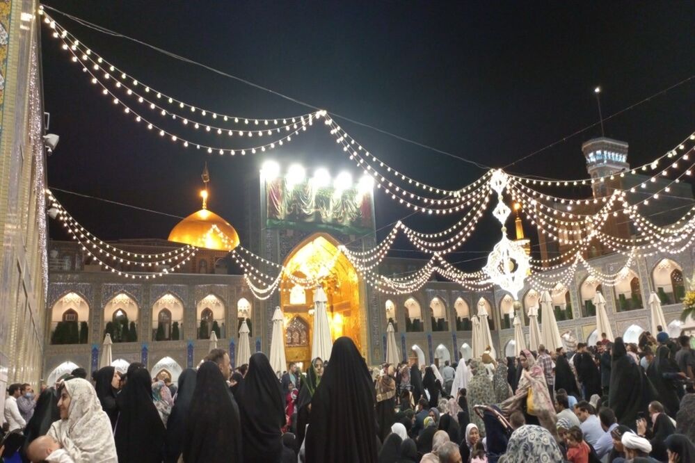پرچم متبرک آستان قدس رضوی در تالار معلم شیراز