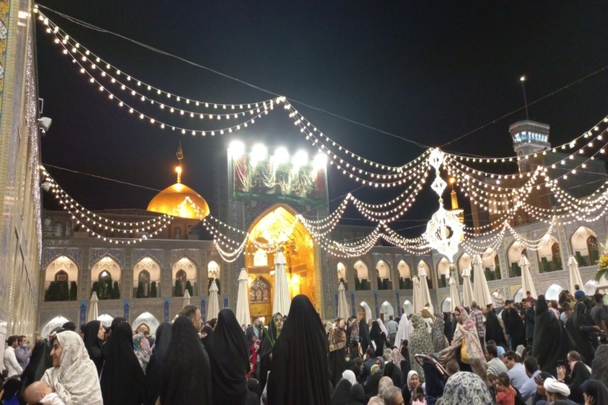 پرچم متبرک آستان قدس رضوی در تالار معلم شیراز
