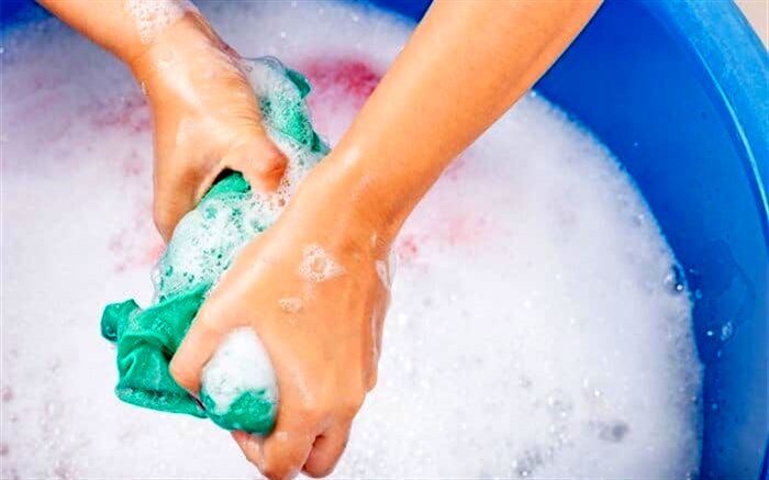 چطور لکه روغن و چربی را از روی لباس پاک کنیم؟