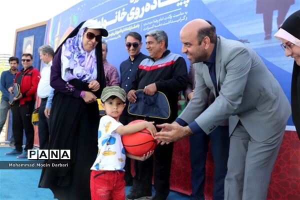 برگزاری همایش بزرگ پیاده‌روی خانوادگی در بوستان کوهسنگی مشهد