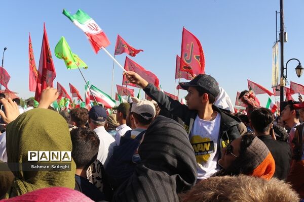 اجتماع عظیم سلام فرمانده با حضور دهه نودی‌ها در اردبیل