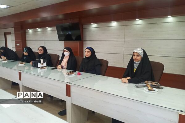 نشست سرپرست اداره آموزش و پرورش ملارد با  جمعی از نخبگان  دانش‌آموزی