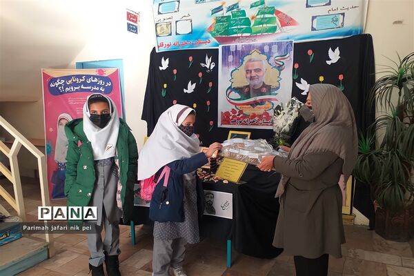 برگزاری ایستگاه نقاشی همگانی گرامیداشت سپهبد سردار حاج قاسم سلیمانی در شهرستان قرچک