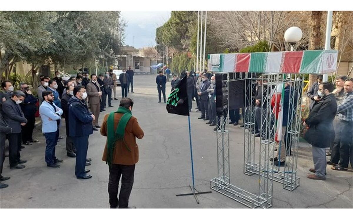 ادای احترام کارکنان آموزش و پرورش قم به شهید گمنام