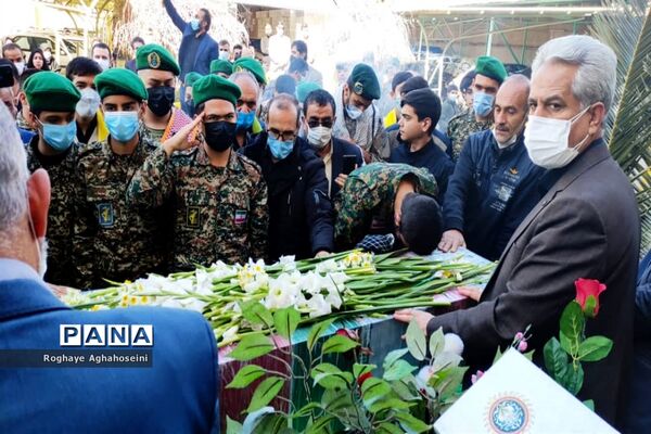 مراسم تشییع پیکر مطهر شهید گمنام در اداره آموزش و پرورش  ناحیه 4 شیراز