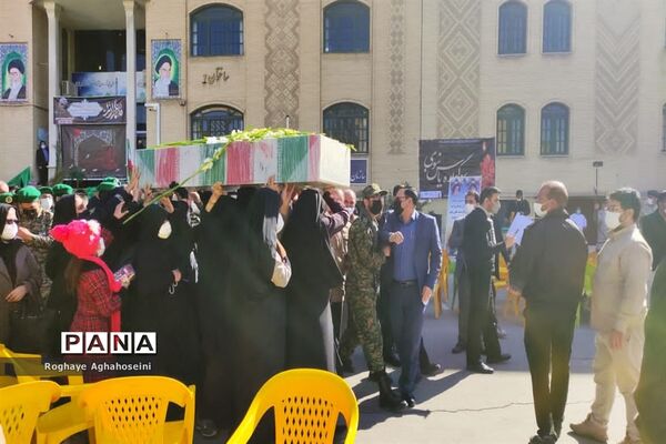 مراسم تشییع پیکر مطهر شهید گمنام در اداره آموزش و پرورش  ناحیه 4 شیراز