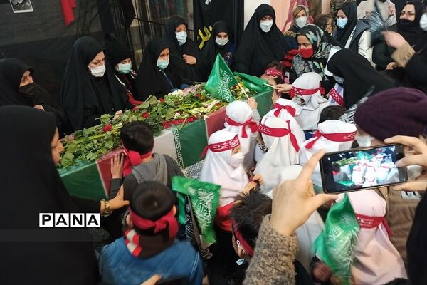نسل سلیمانی‌ها به استقبال شهید گمنام در رودهن