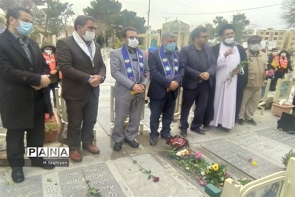 مراسم بزرگداشت دهه بصیرت در گلستان شهدای اصفهان