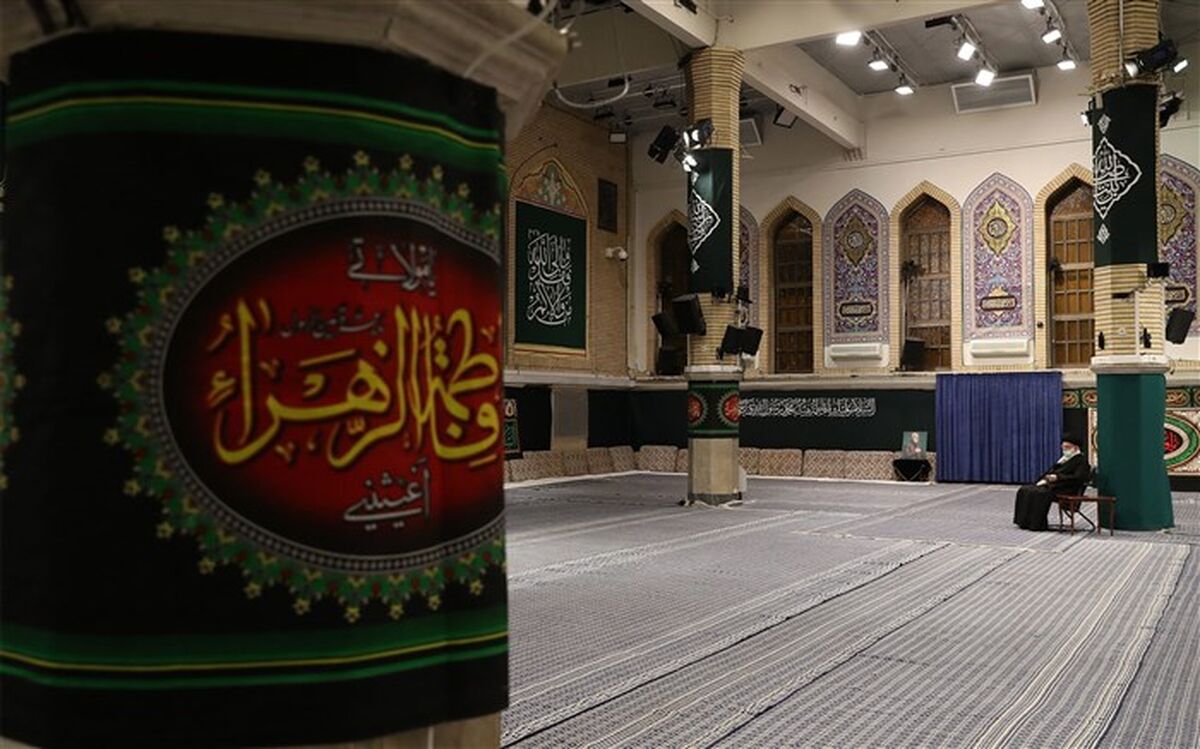 سومین شب مراسم عزاداری شهادت حضرت فاطمه‌زهرا (س) با حضور رهبر معظم انقلاب برگزار شد