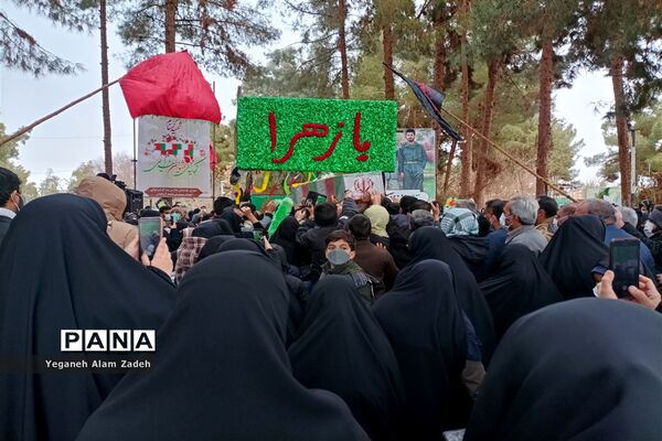 مراسم تشییع و خاکسپاری شهید گمنام در اردوگاه فاطمه الزهرا (س) زاهدان ۱