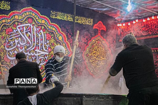 مراسم پخت و توزیع شله زرد به مناسبت سالگرد شهادت ام ابیها حضرت زهرا (س) در شیراز