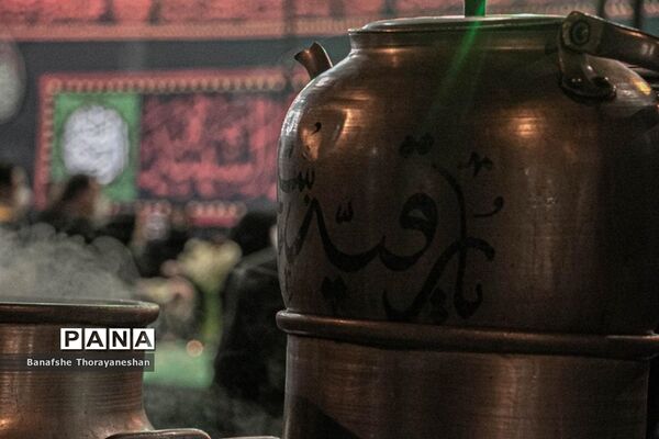 مراسم پخت و توزیع شله زرد به مناسبت سالگرد شهادت ام ابیها حضرت زهرا (س) در شیراز