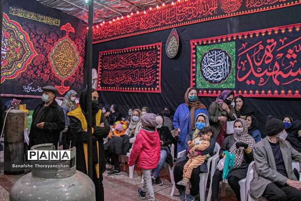 مراسم پخت و توزیع شله زرد به مناسبت سالگرد شهادت ام ابیها حضرت زهرا (س) در شیراز