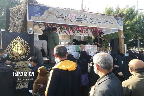 پیکر۴ شهید گمنام بر روی دستان مردم شهیدپرور بوشهر