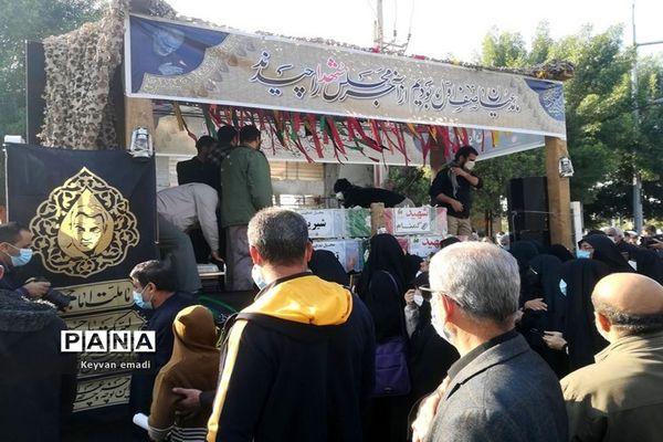 پیکر۴ شهید گمنام بر روی دستان مردم شهیدپرور بوشهر