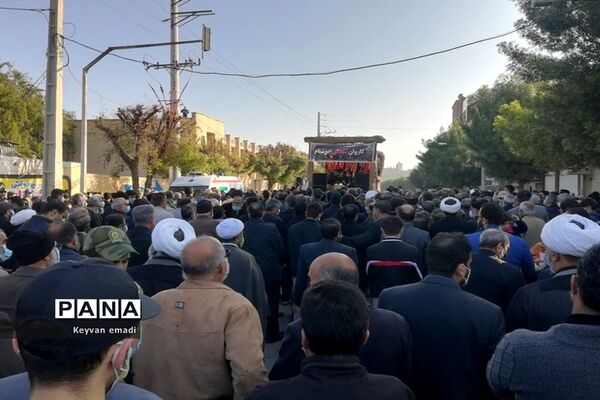 پیکر۴ شهید گمنام بر روی دستان مردم شهیدپرور بوشهر