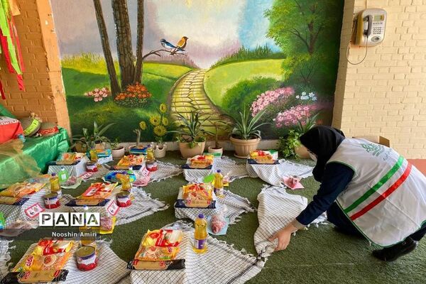 اهدای بسته‌های حمایتی به خانواده‌های کم توان مالی آموزشگاه