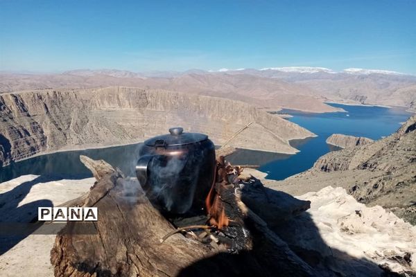 صعودگروه کوهنوردی کوهیاران مسجدسلیمان به کوه کمرو