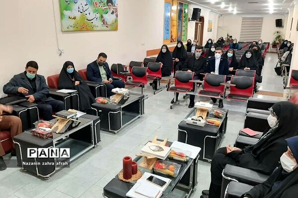 جلسه هم‌اندیشی  اتحادیه انجمن‌های اسلامی با معاونان و مربیان پرورشی در آموزش و پرورش رودهن