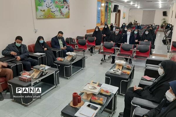 جلسه هم‌اندیشی  اتحادیه انجمن‌های اسلامی با معاونان و مربیان پرورشی در آموزش و پرورش رودهن