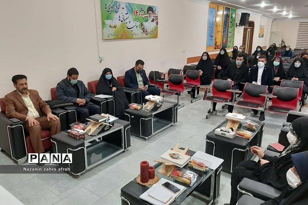 جلسه هم‌اندیشی  اتحادیه انجمن‌های اسلامی با معاونان و مربیان پرورشی در آموزش و پرورش رودهن