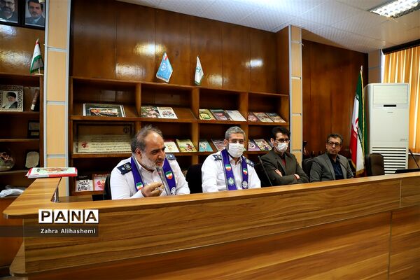 نشست مدیران سازمان دانش‌آموزی استان‌ها و مناطق شهر تهران با عوامل فیلم مرد نقره‌ای
