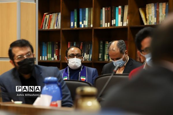 نشست مدیران سازمان دانش‌آموزی استان‌ها و مناطق شهر تهران با عوامل فیلم مرد نقره‌ای