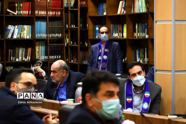 نشست مدیران سازمان دانش‌آموزی استان‌ها و مناطق شهر تهران با عوامل فیلم مرد نقره‌ای