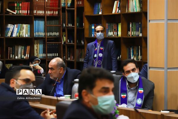 نشست مدیران سازمان دانش‌آموزی استان‌ها و مناطق شهر تهران با عوامل فیلم مرد نقره‌ای
