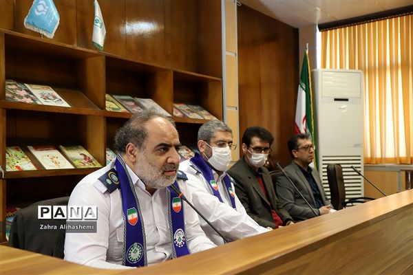 نشست مدیران سازمان دانش‌آموزی استان‌ها و مناطق شهر تهران با عوامل فیلم مرد نقره‌ای