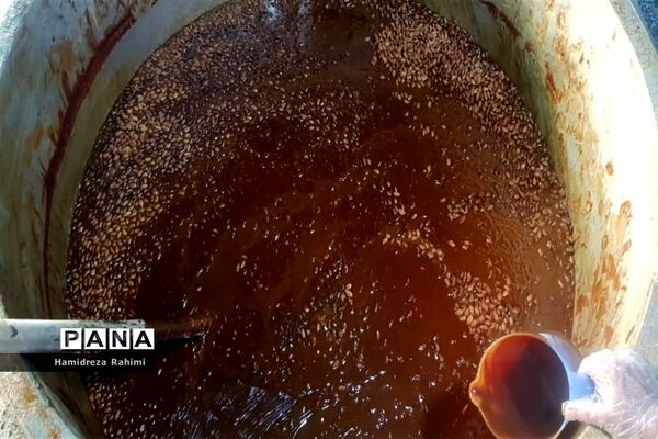ایستگاه صلواتی؛ پخت و توزیع سمنو برای ۱۲۰۰۰ نفر