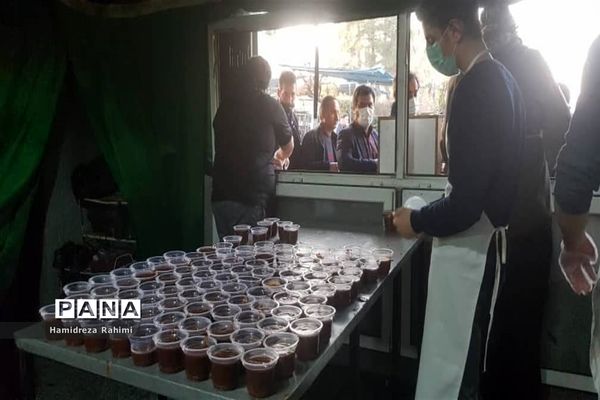 ایستگاه صلواتی؛ پخت و توزیع سمنو برای ۱۲۰۰۰ نفر