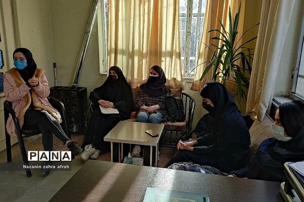 برگزاری جلسات شورای دانش‌آموزی در آموزش و پرورش رودهن